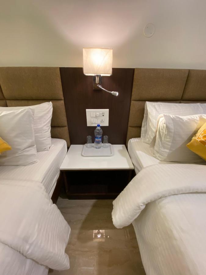 Le Shiv Executive Suite Тхени Экстерьер фото