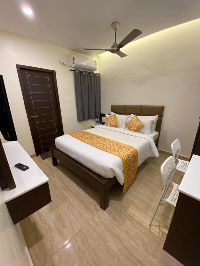 Le Shiv Executive Suite Тхени Экстерьер фото