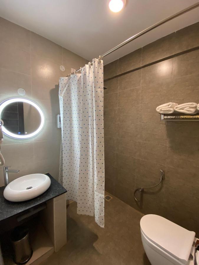Le Shiv Executive Suite Тхени Экстерьер фото