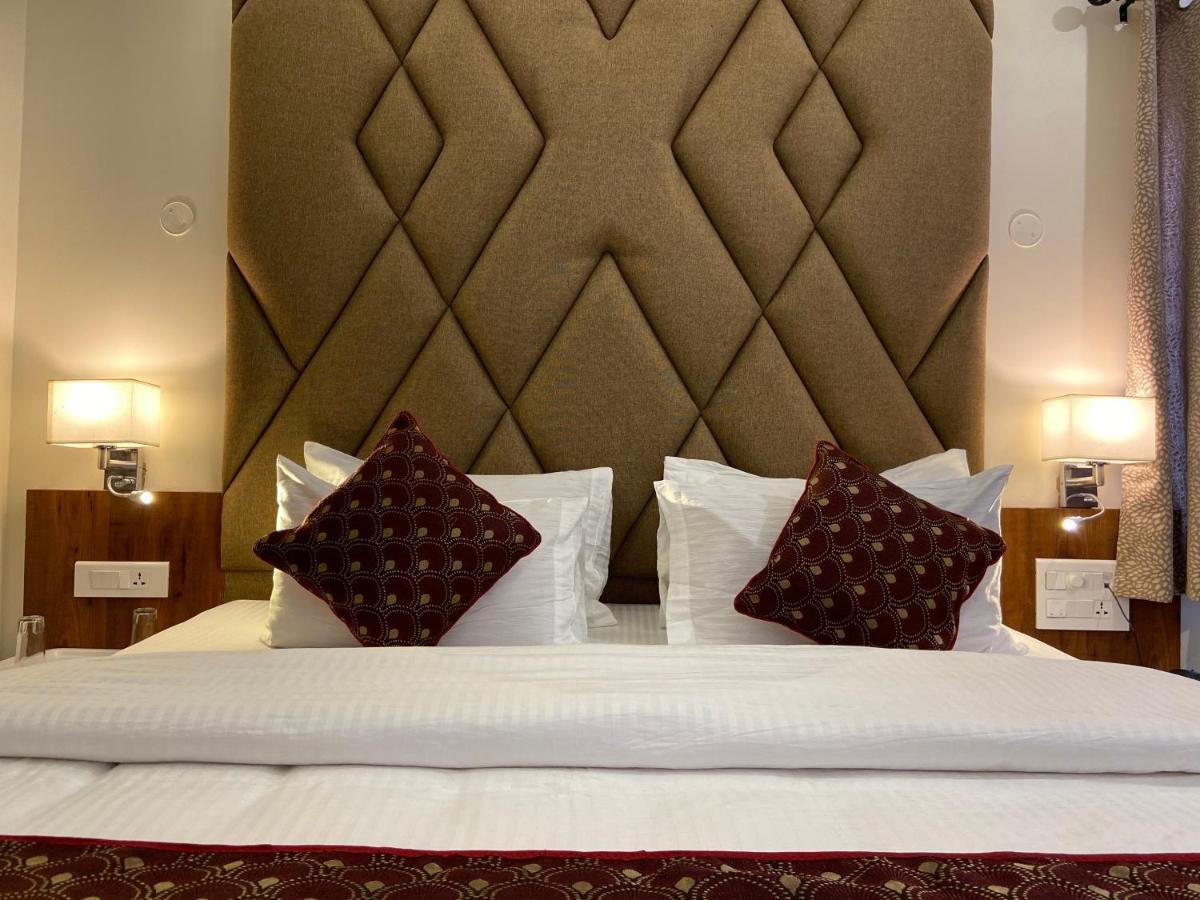 Le Shiv Executive Suite Тхени Экстерьер фото