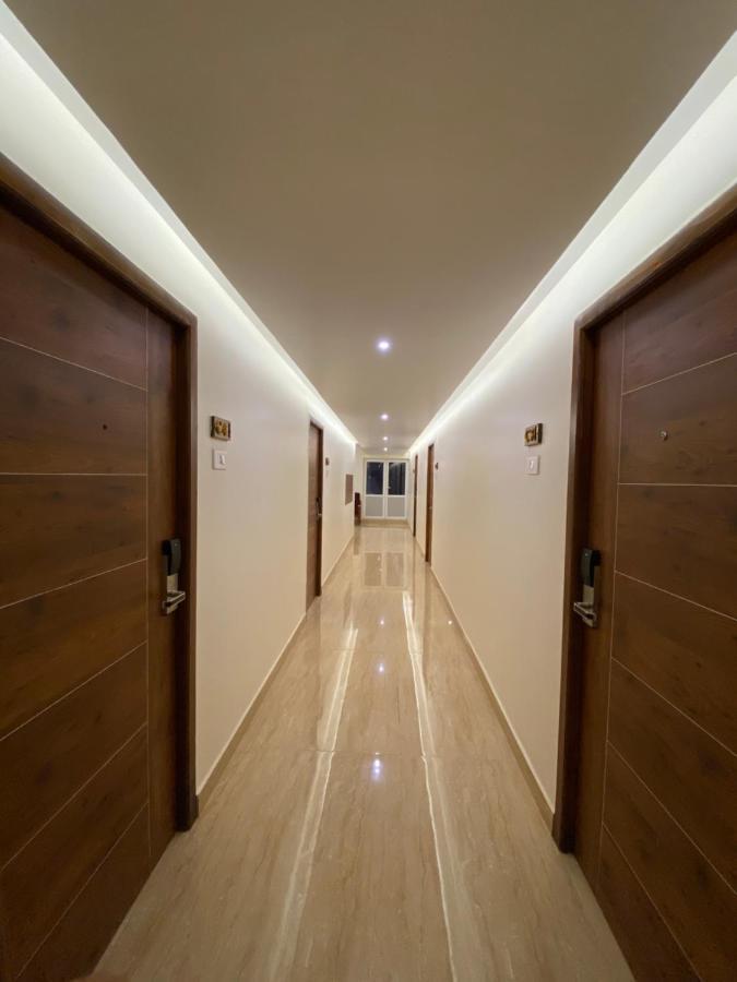 Le Shiv Executive Suite Тхени Экстерьер фото