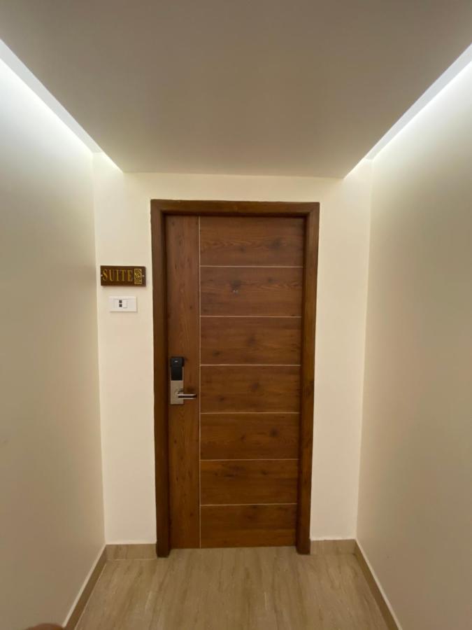 Le Shiv Executive Suite Тхени Экстерьер фото