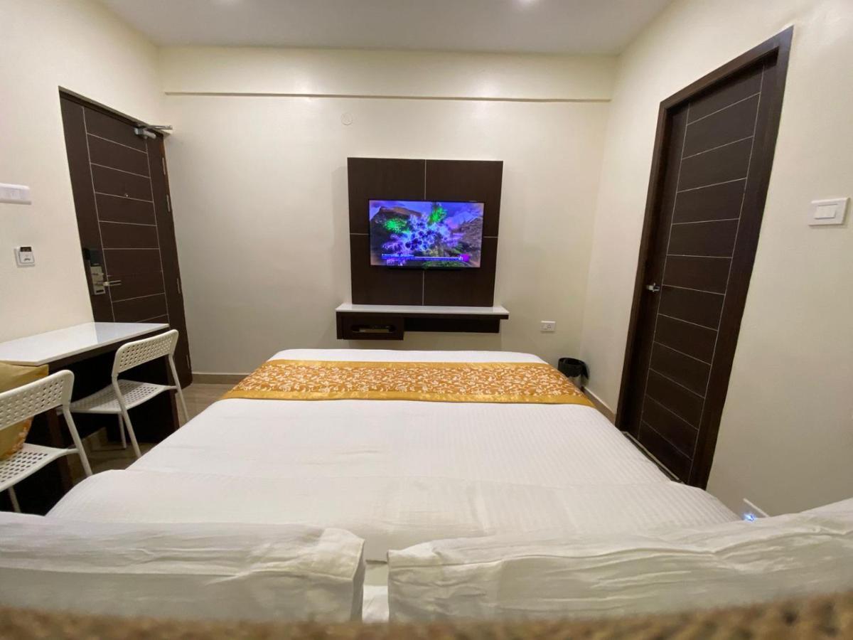 Le Shiv Executive Suite Тхени Экстерьер фото