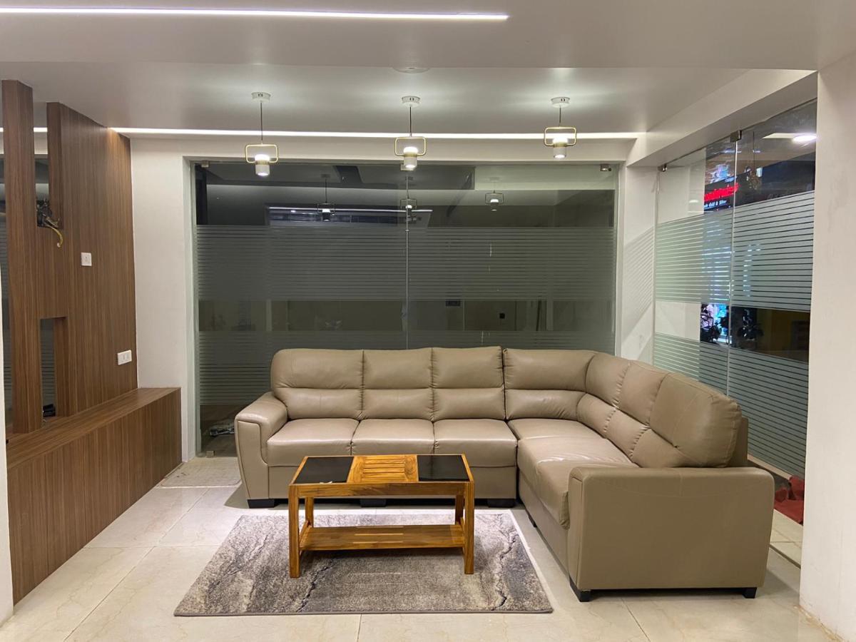 Le Shiv Executive Suite Тхени Экстерьер фото