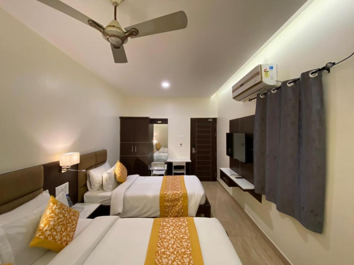 Le Shiv Executive Suite Тхени Экстерьер фото