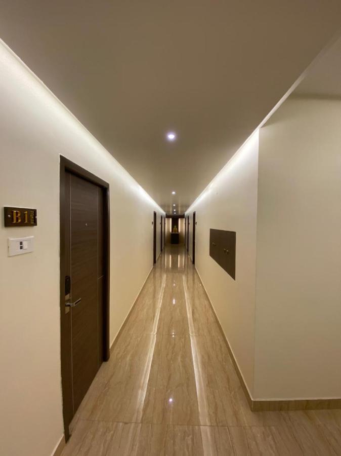 Le Shiv Executive Suite Тхени Экстерьер фото
