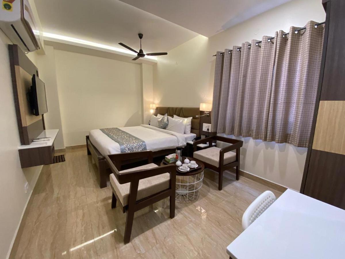 Le Shiv Executive Suite Тхени Экстерьер фото