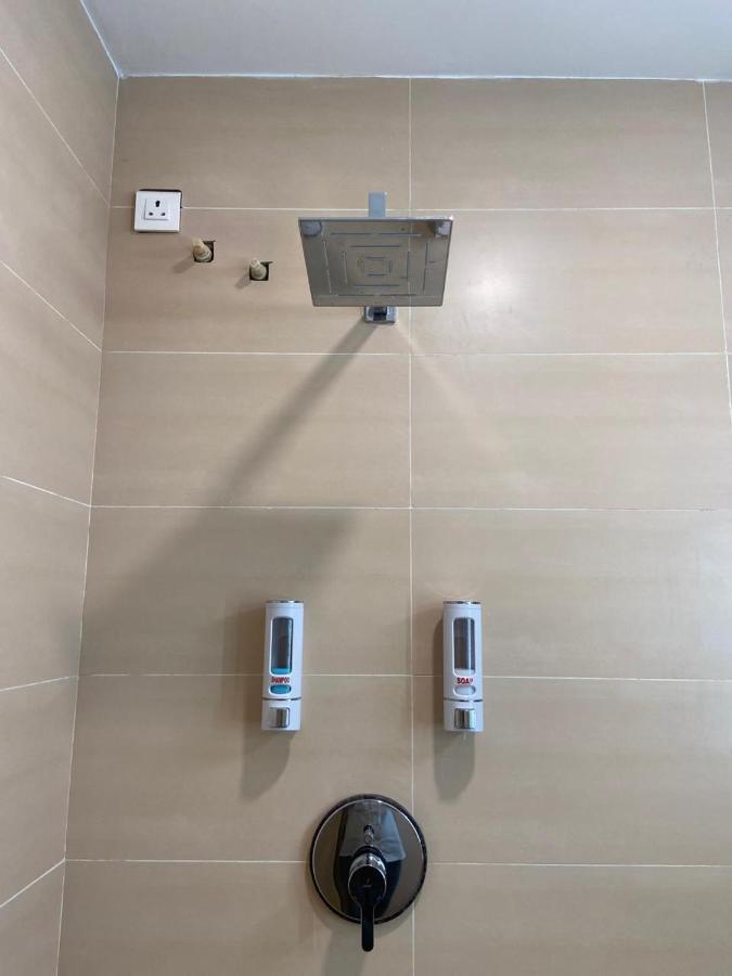 Le Shiv Executive Suite Тхени Экстерьер фото