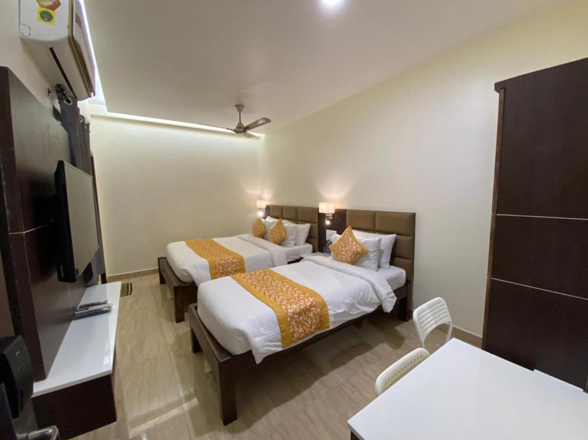 Le Shiv Executive Suite Тхени Экстерьер фото