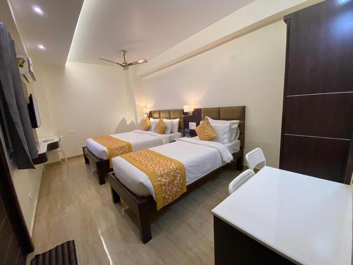Le Shiv Executive Suite Тхени Экстерьер фото