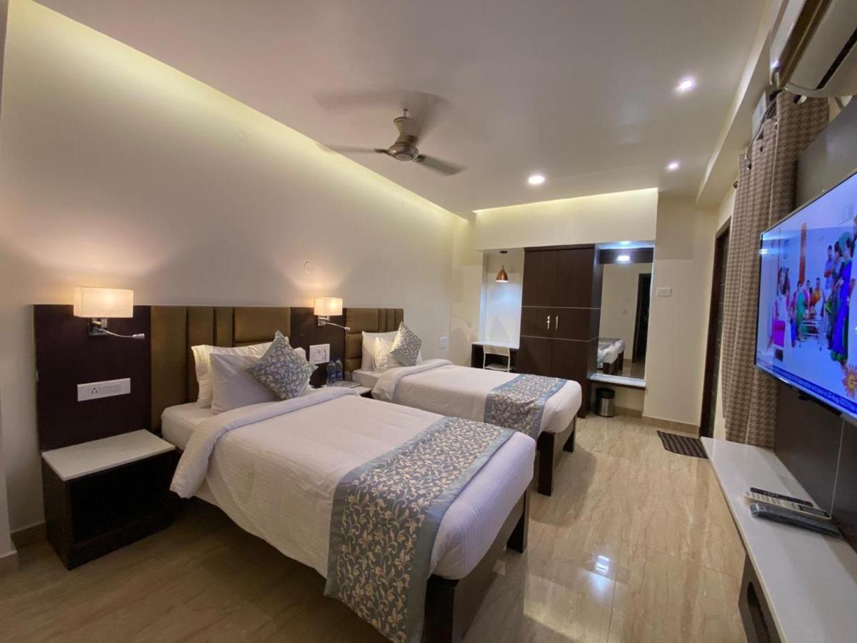 Le Shiv Executive Suite Тхени Экстерьер фото